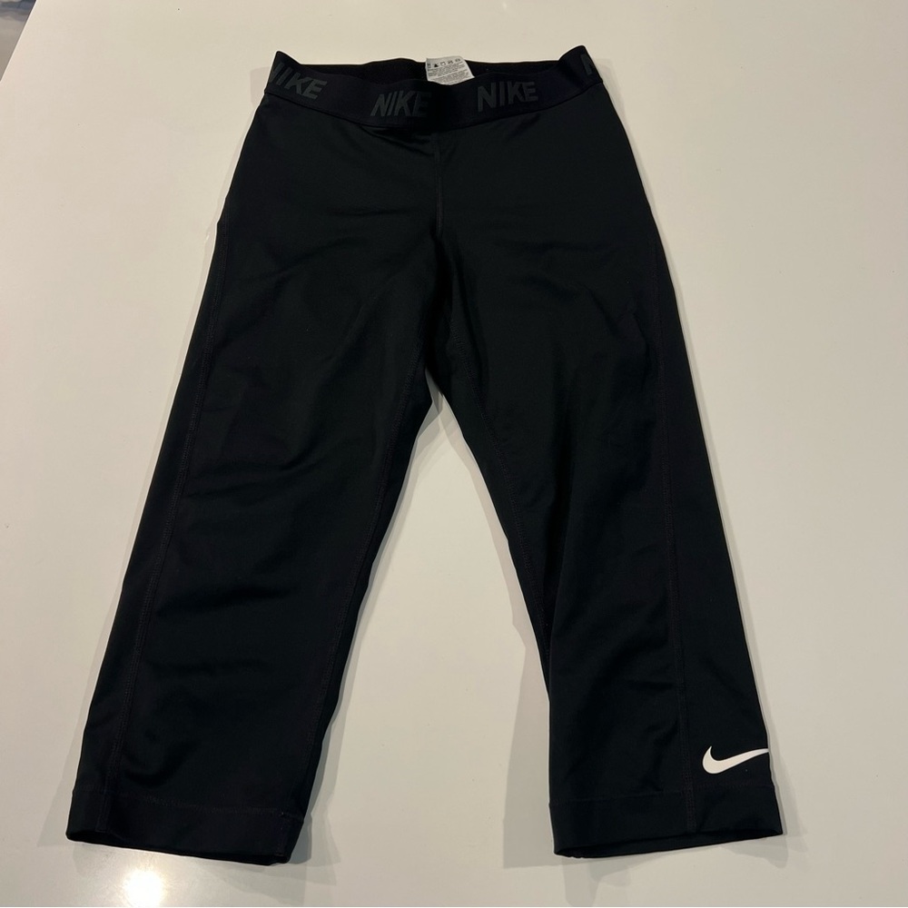 Women’s Nike Pro Black Capri Leggings Small